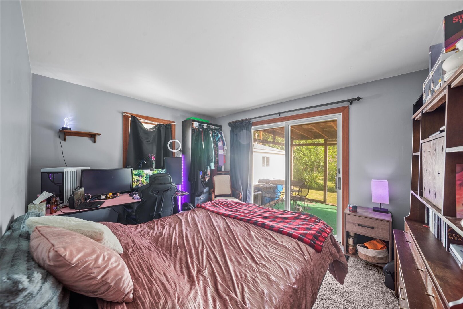 1899 Redwood Avenue, Hanover Park, IL 60133