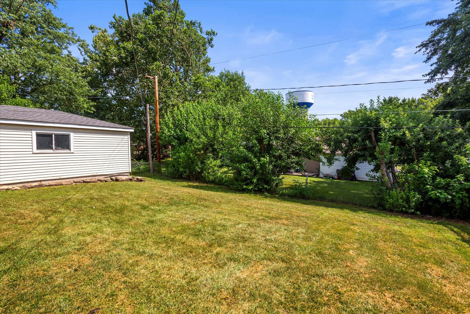 1899 Redwood Avenue, Hanover Park, IL 60133