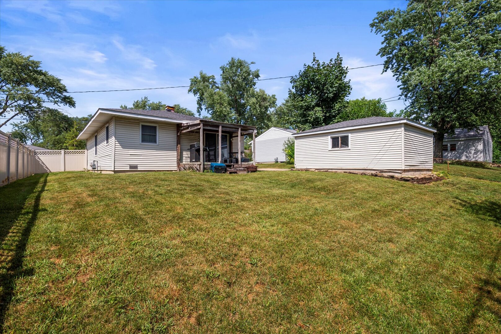 1899 Redwood Avenue, Hanover Park, IL 60133