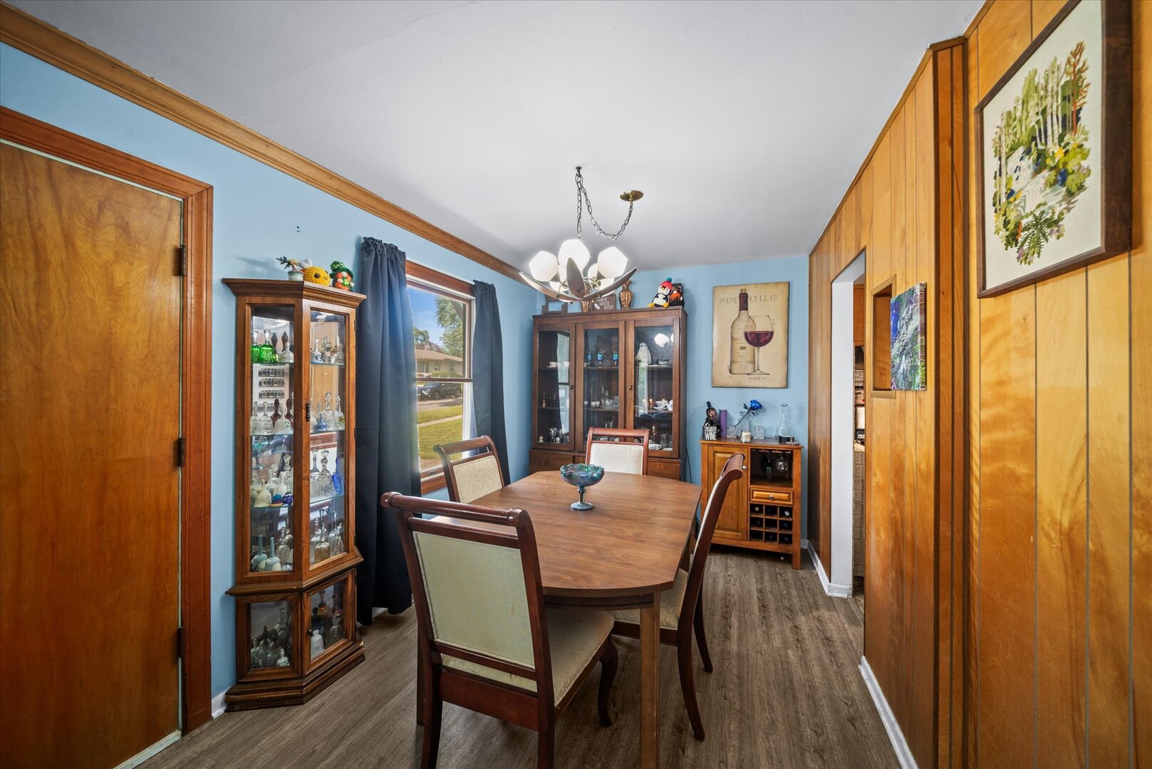 1899 Redwood Avenue, Hanover Park, IL 60133