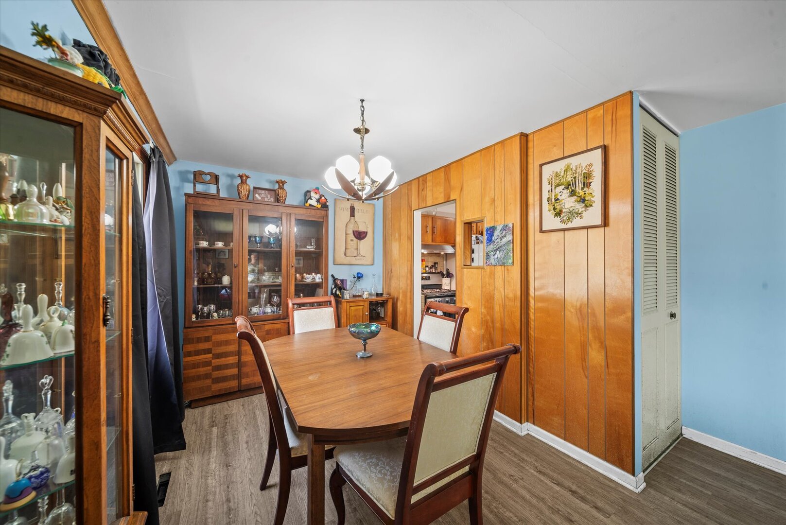 1899 Redwood Avenue, Hanover Park, IL 60133
