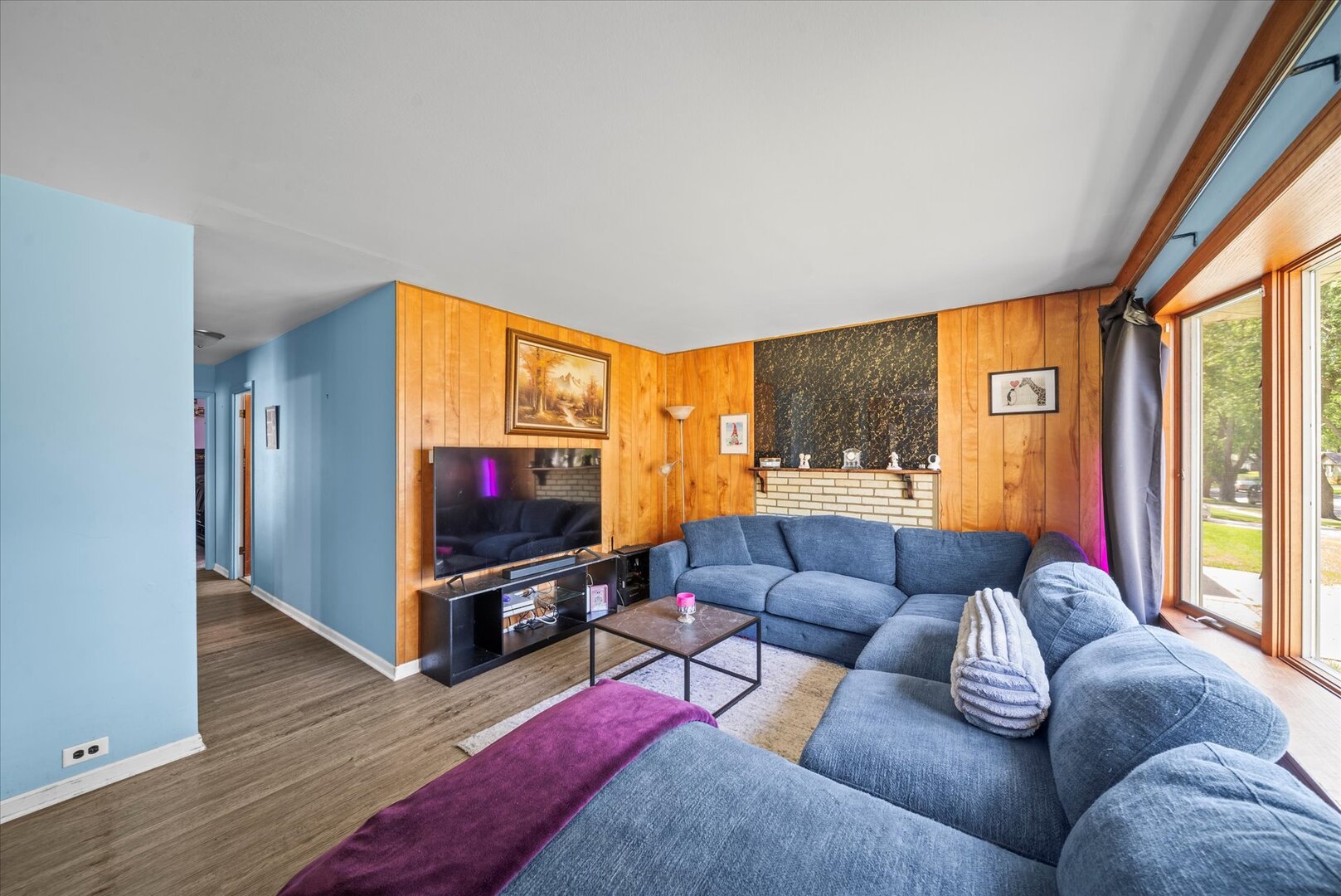 1899 Redwood Avenue, Hanover Park, IL 60133