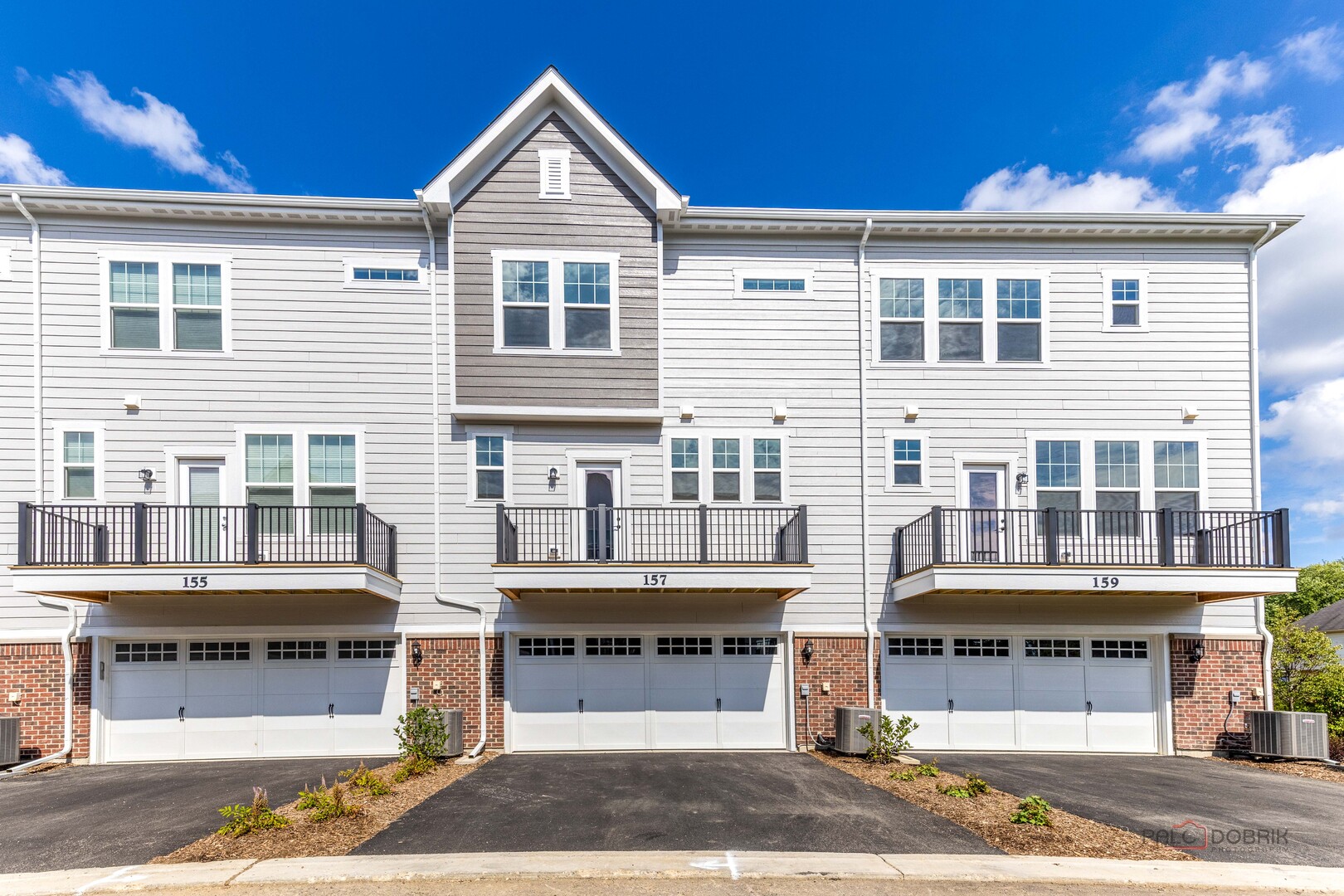 157 Yorktown Court, Libertyville, IL 60048