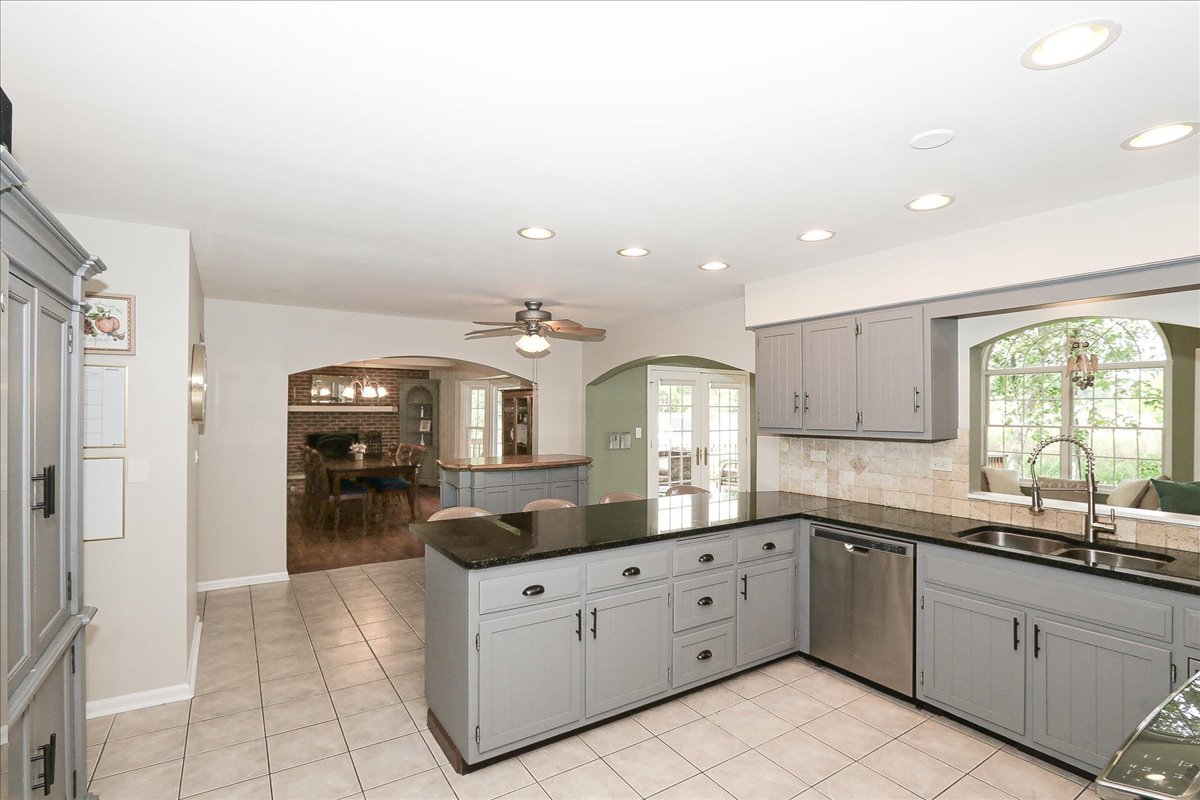 547 Lakeview Court, Bartlett, IL 60103