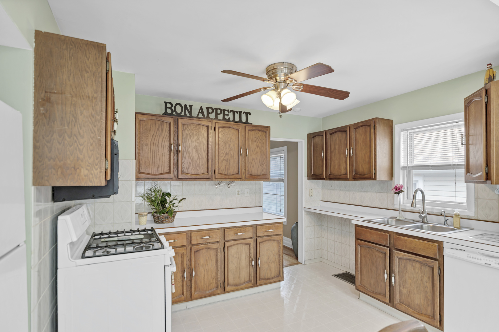3437 N Overhill Avenue, Chicago, IL 60634