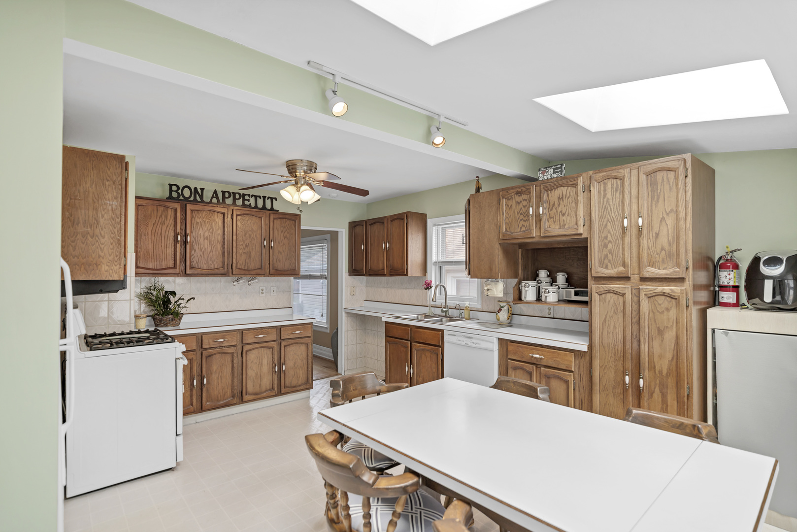3437 N Overhill Avenue, Chicago, IL 60634