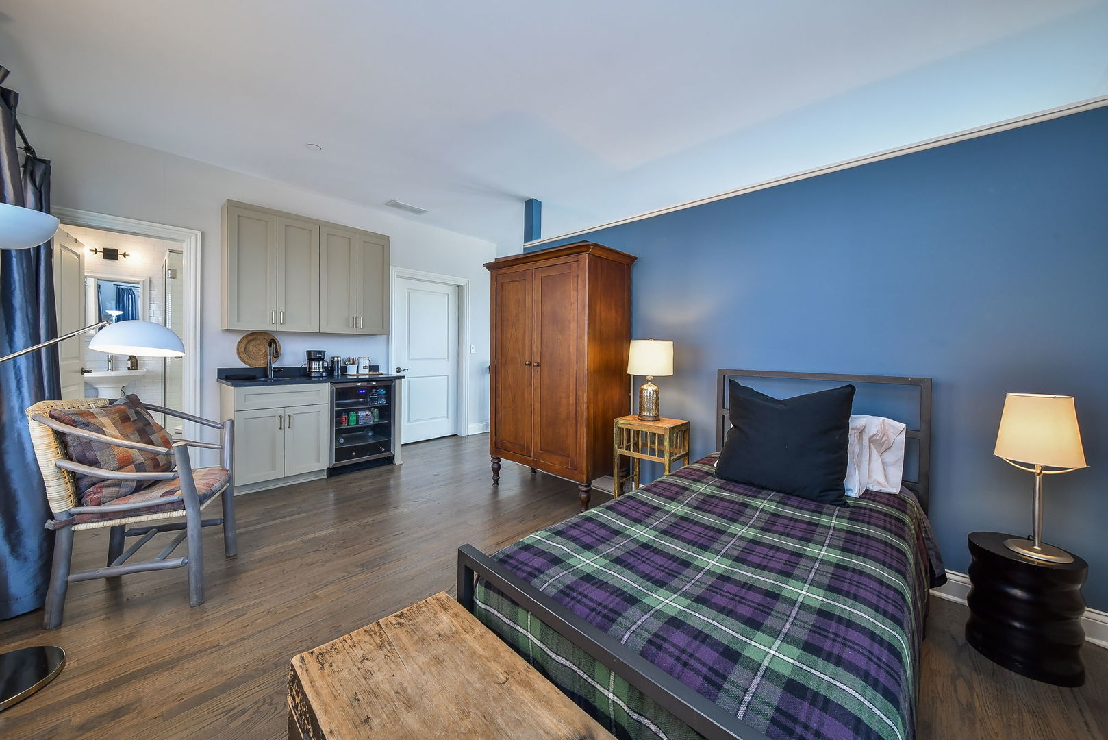 460 PENNSYLVANIA Avenue #A-1, Glen Ellyn, IL 60137