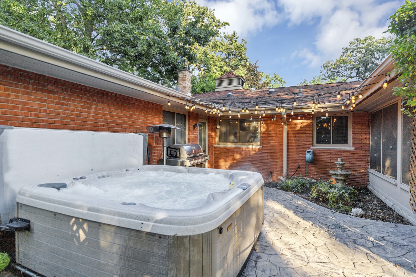 370 Oakwood Court, Palatine, IL 60067