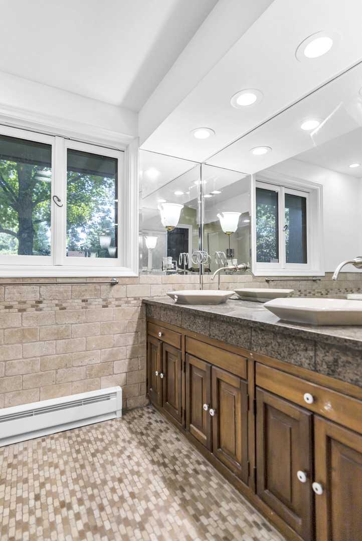 370 Oakwood Court, Palatine, IL 60067