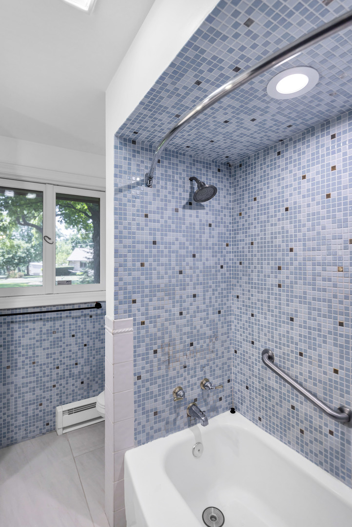 370 Oakwood Court, Palatine, IL 60067