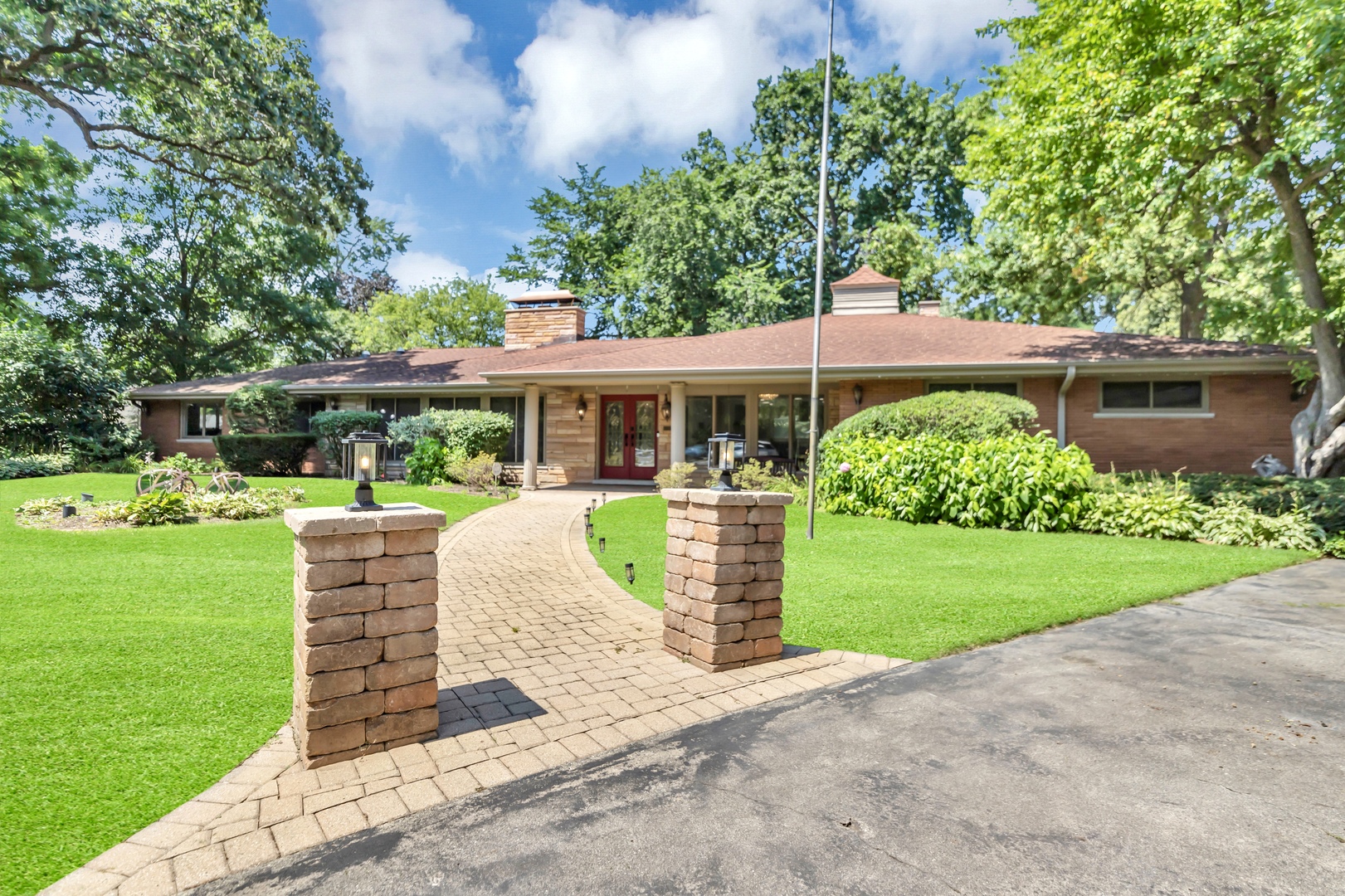 370 Oakwood Court, Palatine, IL 60067