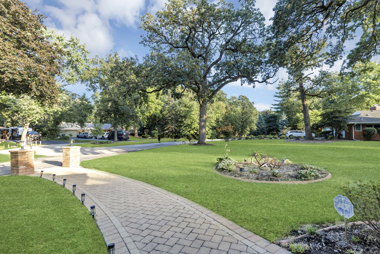 370 Oakwood Court, Palatine, IL 60067