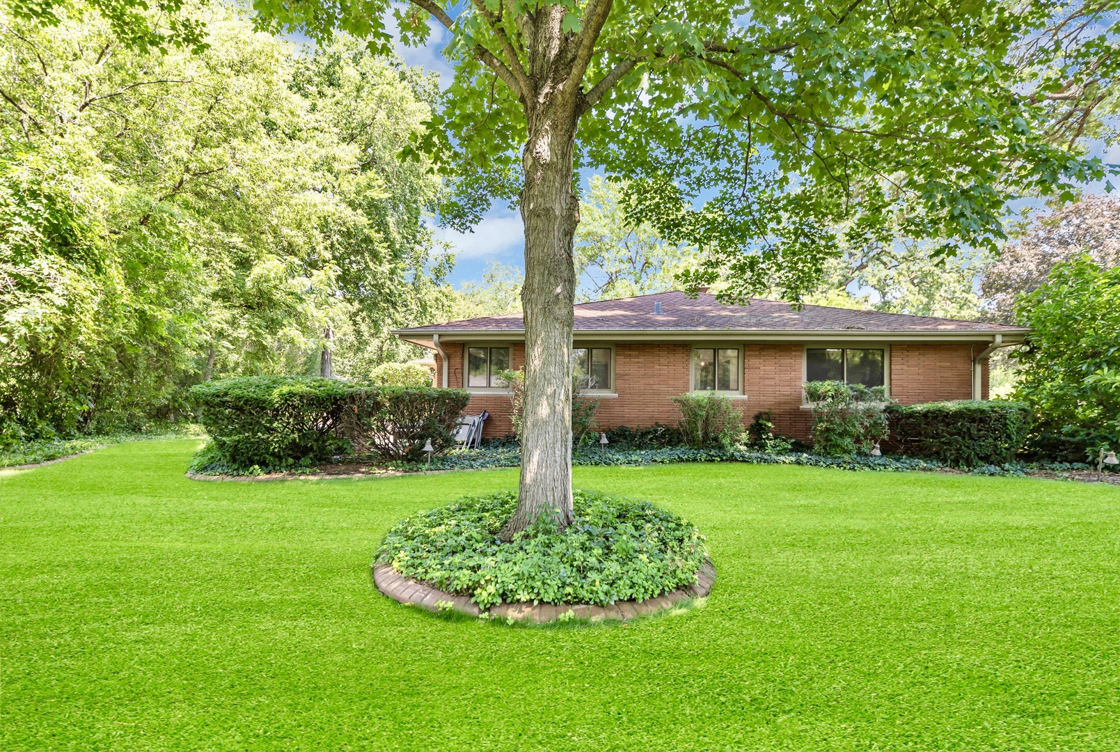 370 Oakwood Court, Palatine, IL 60067