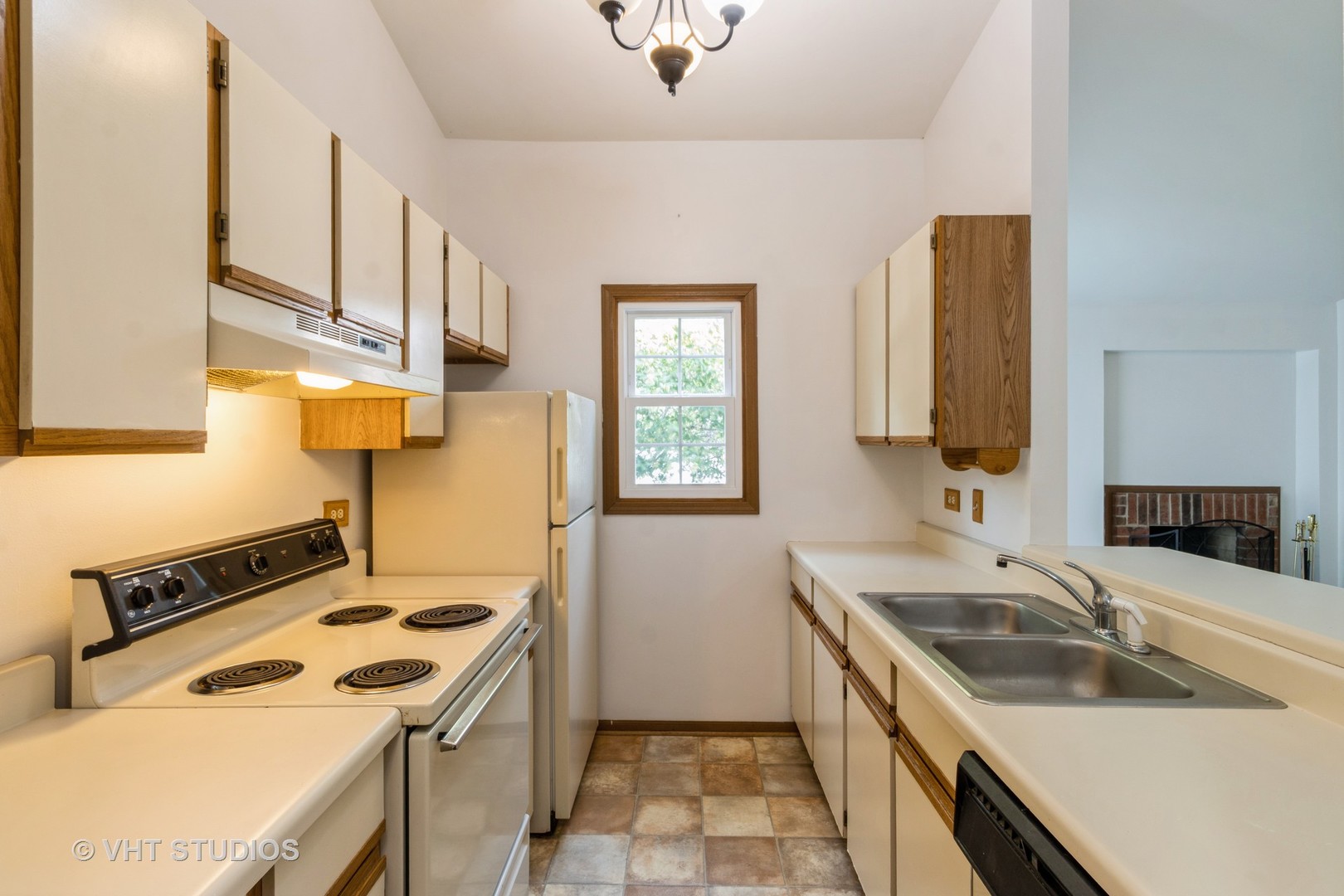 1305 Cunat Court #2B, Lake In The Hills, IL 60156