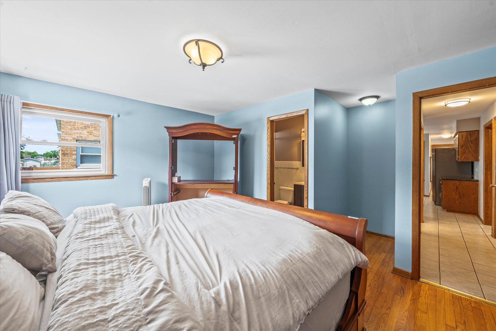 8423 W Wilson Avenue, Chicago, IL 60656