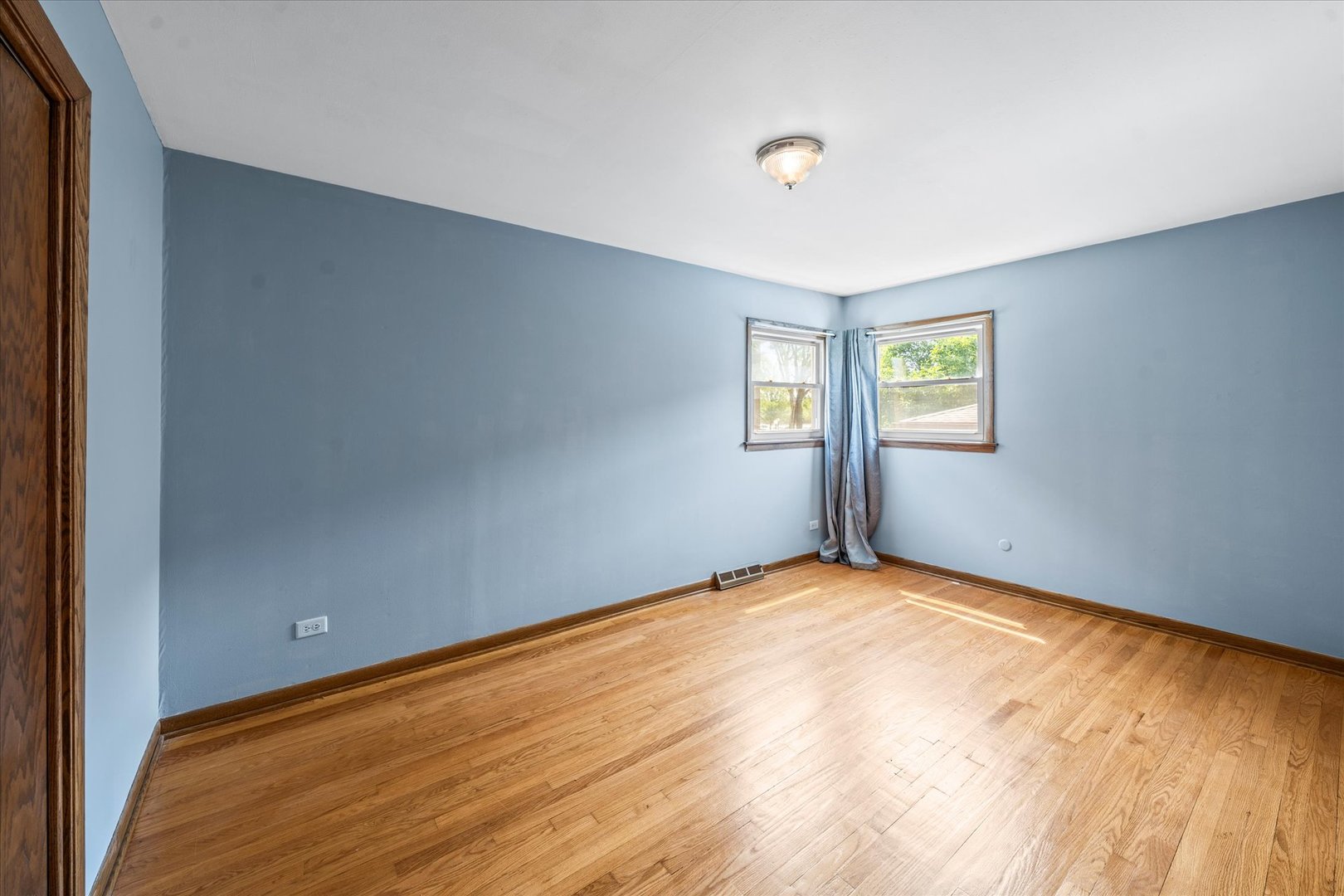 8423 W Wilson Avenue, Chicago, IL 60656