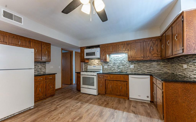 8423 W Wilson Avenue, Chicago, IL 60656