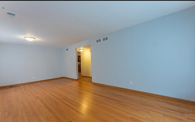 8423 W Wilson Avenue, Chicago, IL 60656