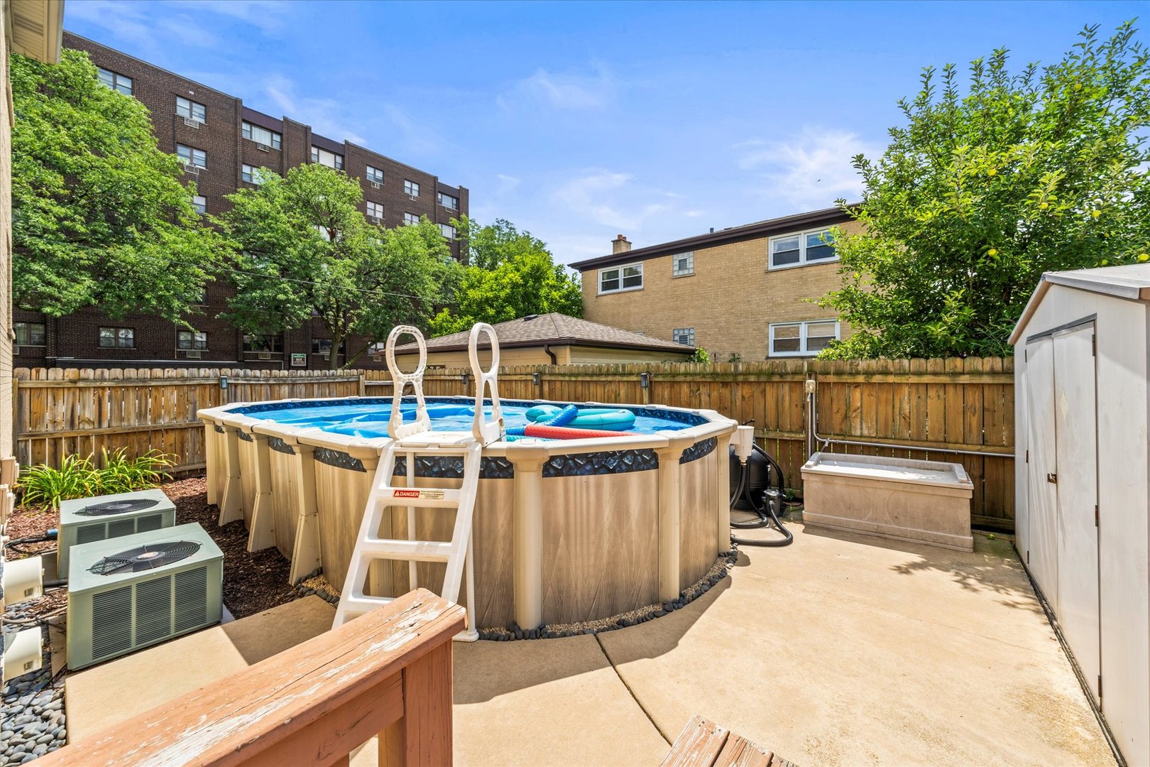 8423 W Wilson Avenue, Chicago, IL 60656