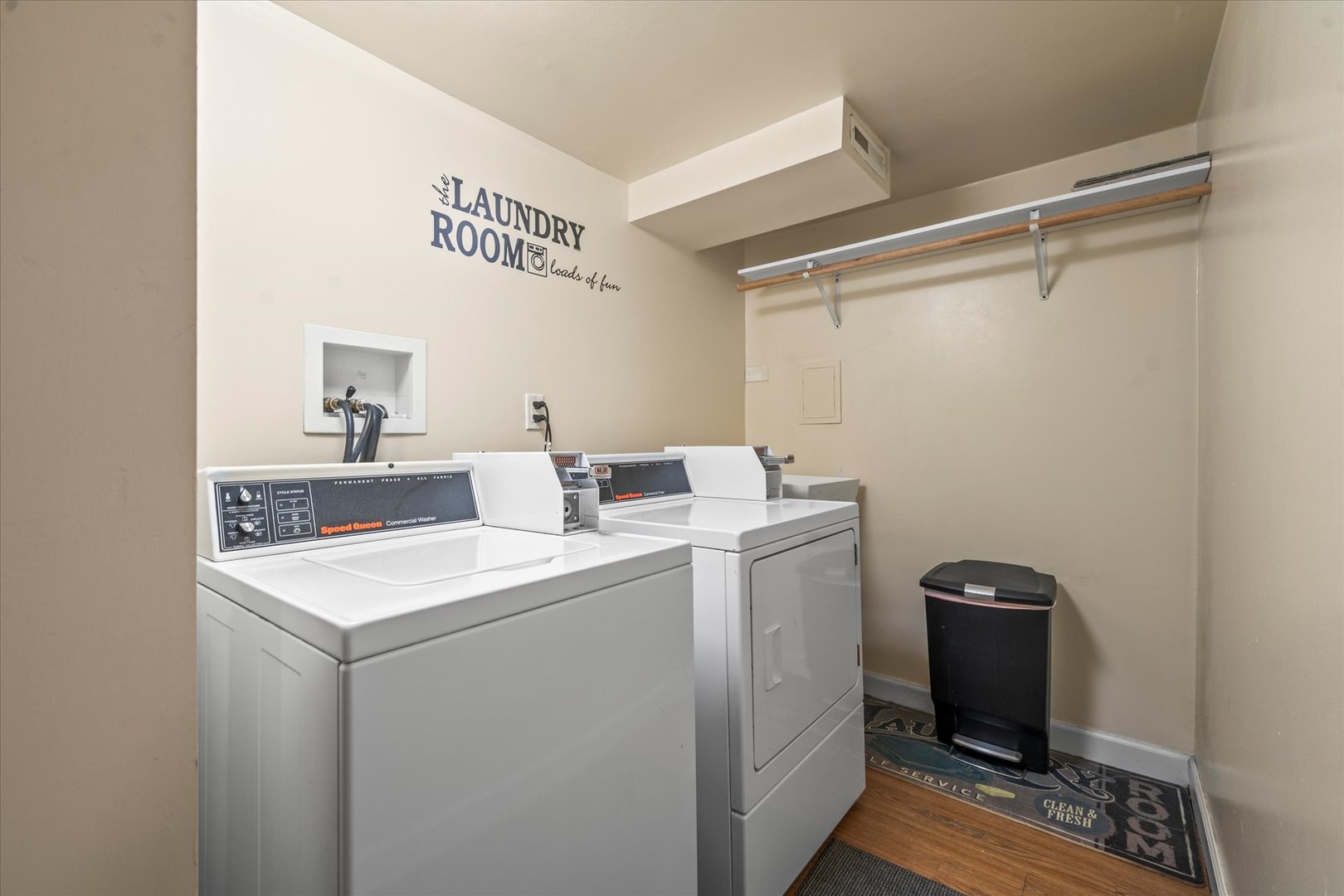 8423 W Wilson Avenue, Chicago, IL 60656