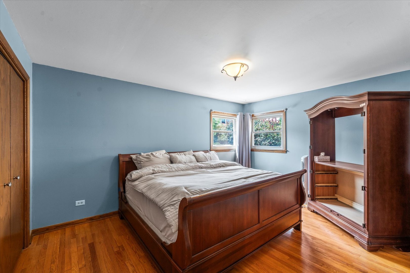 8423 W Wilson Avenue, Chicago, IL 60656