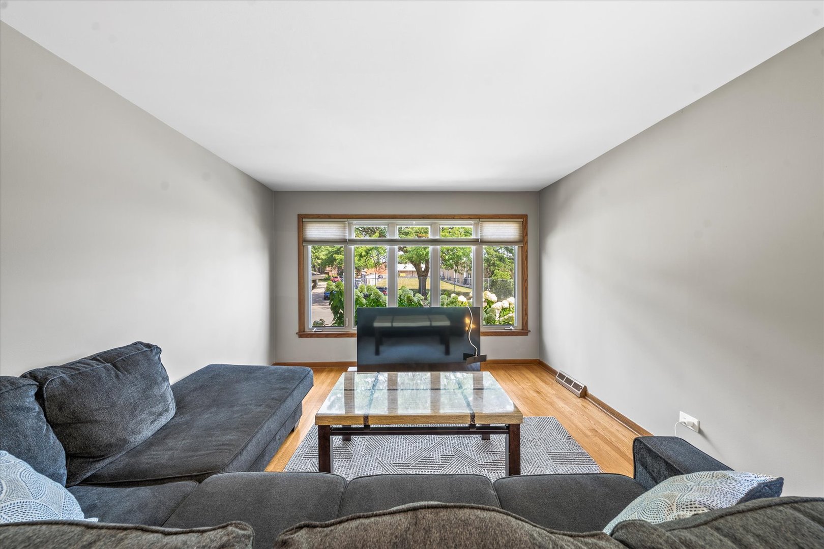 8423 W Wilson Avenue, Chicago, IL 60656