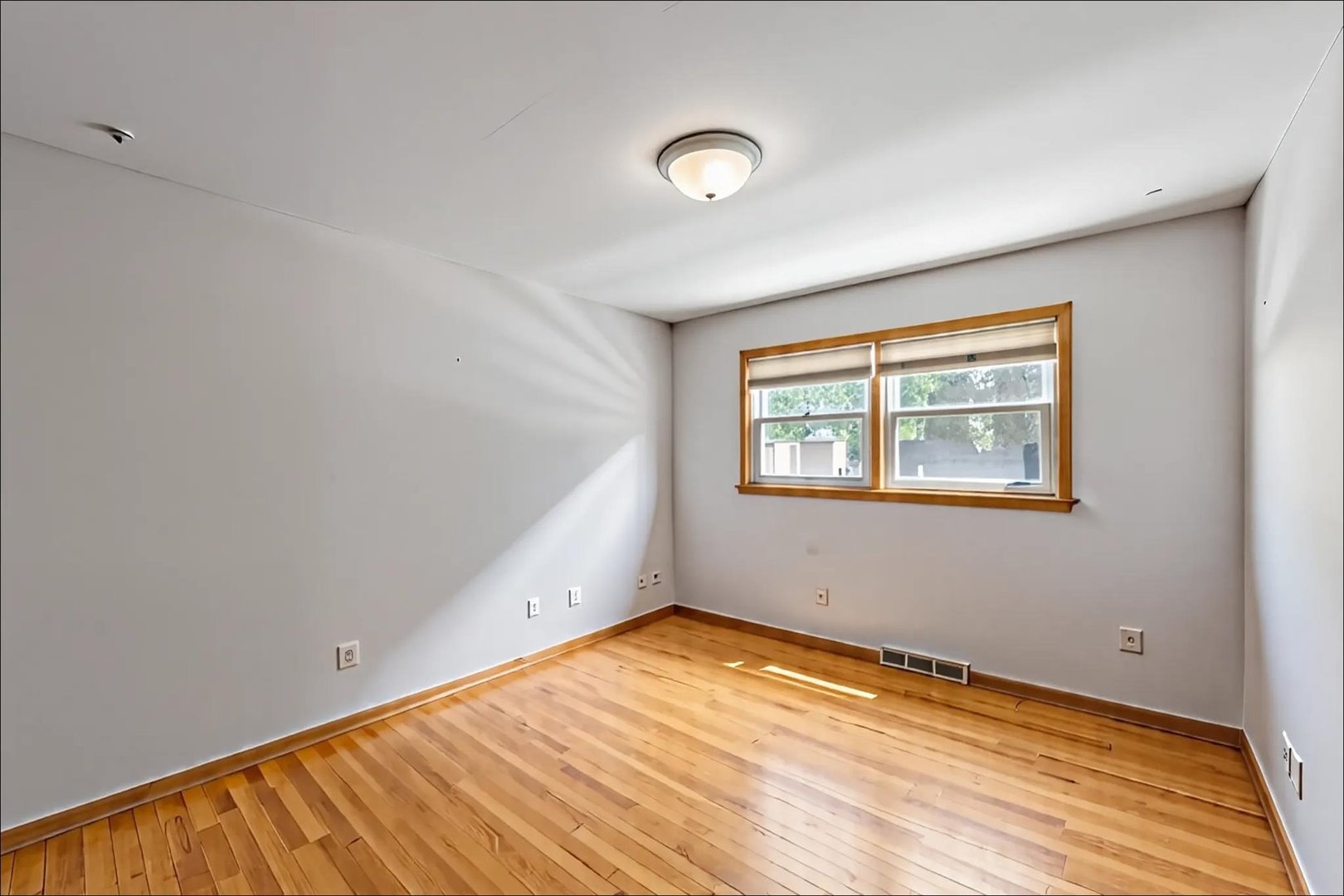 8423 W Wilson Avenue, Chicago, IL 60656