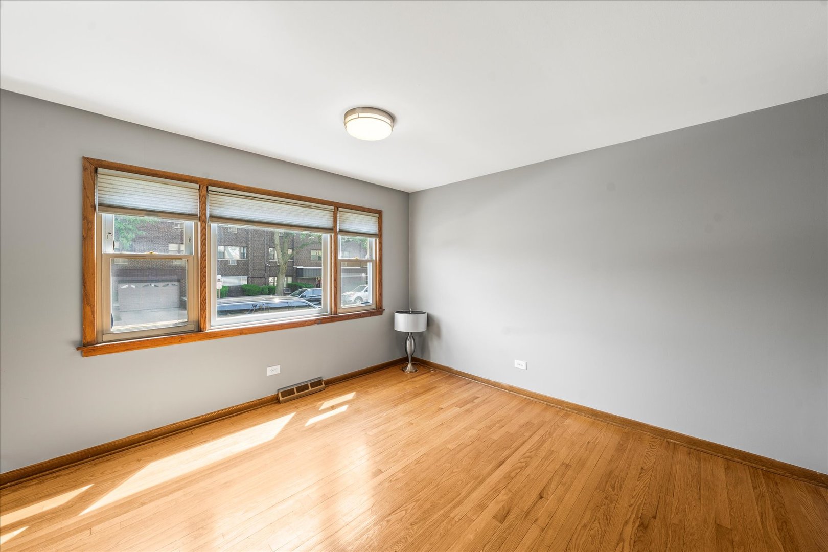8423 W Wilson Avenue, Chicago, IL 60656