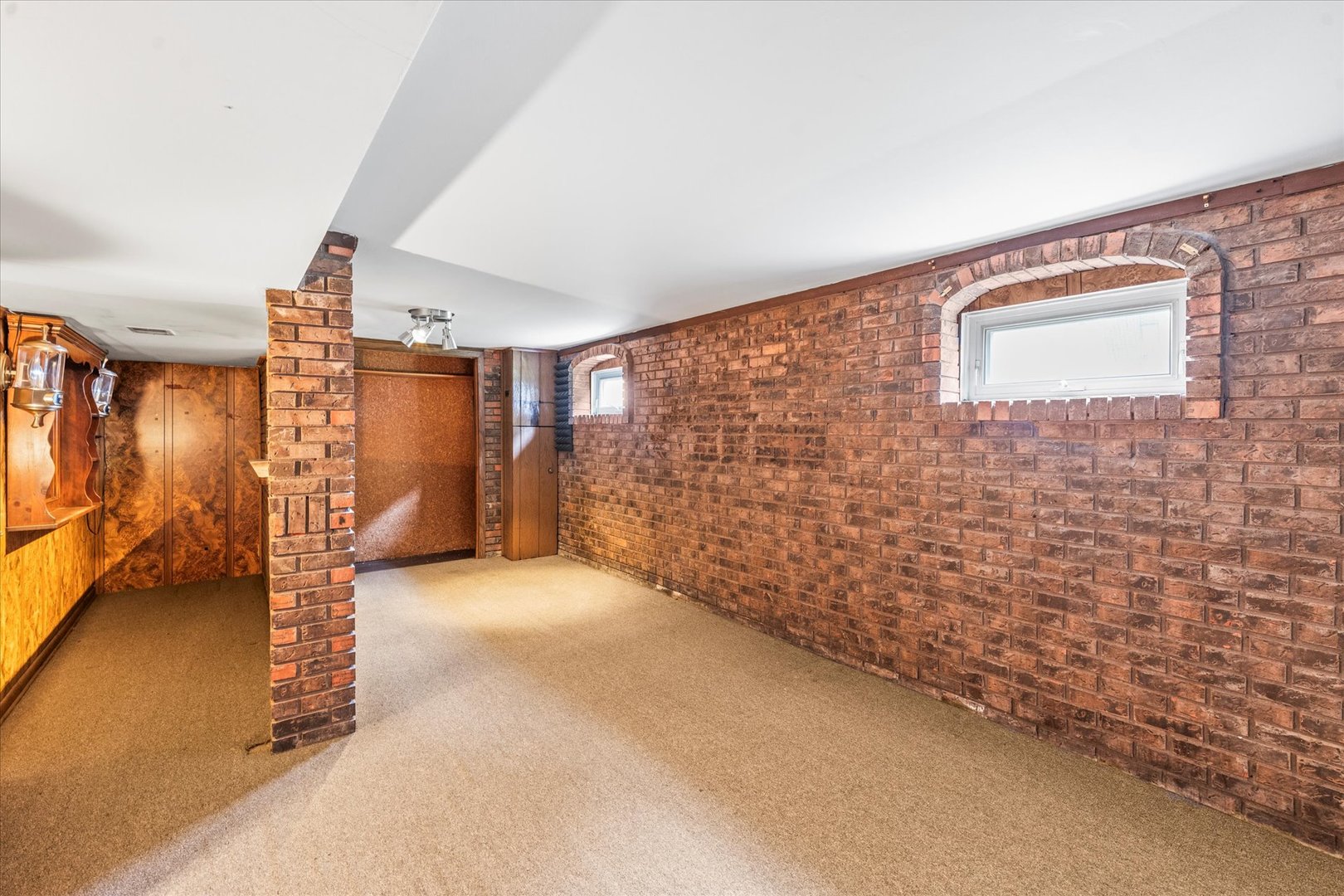 8423 W Wilson Avenue, Chicago, IL 60656