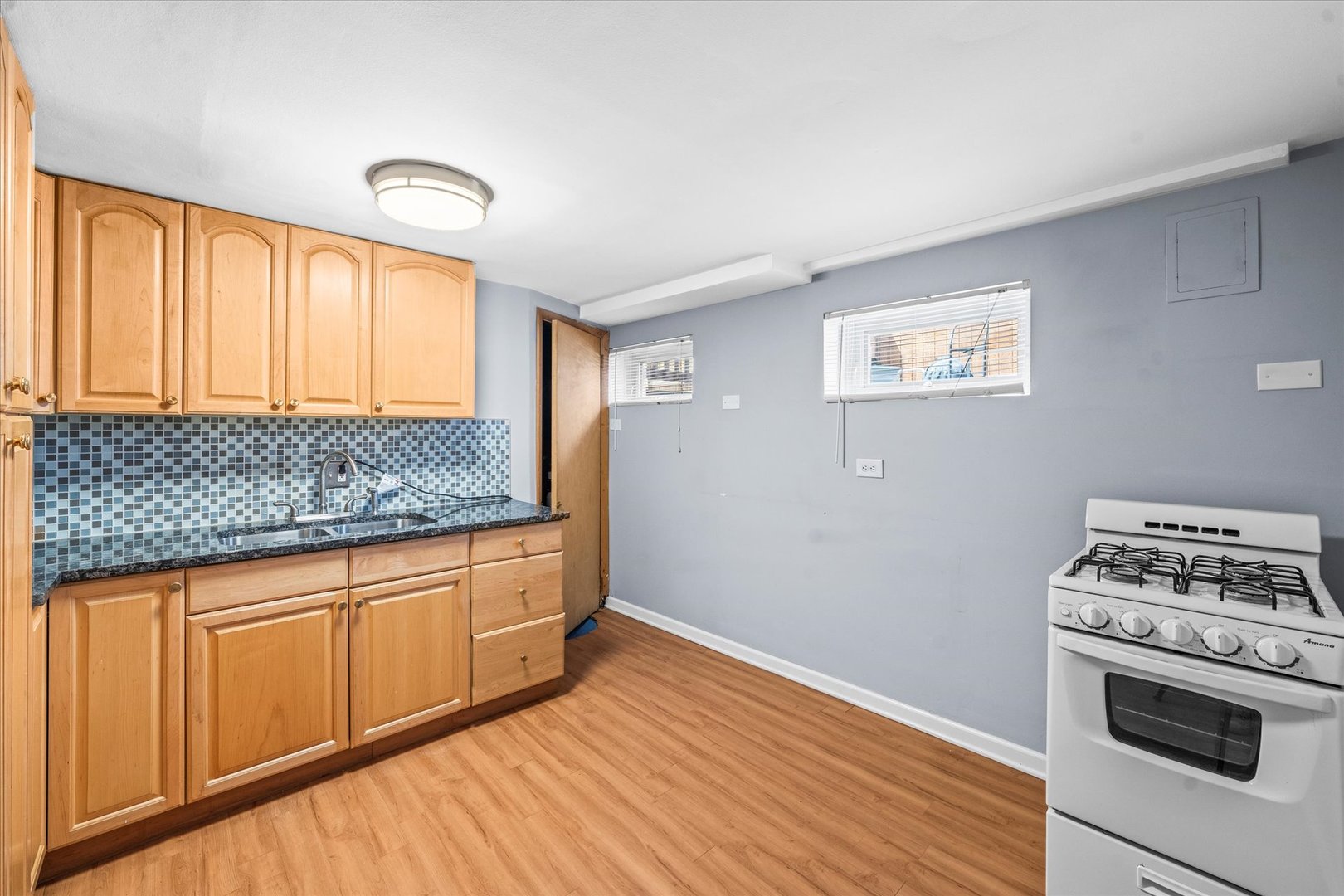 8423 W Wilson Avenue, Chicago, IL 60656