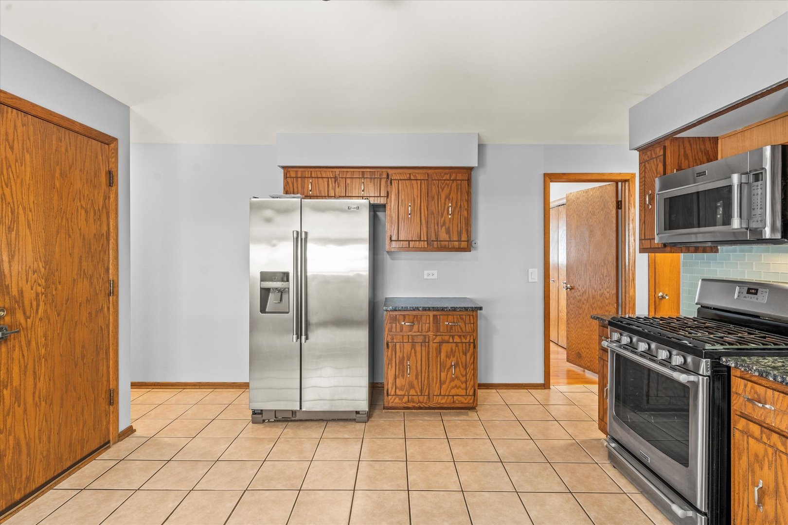 8423 W Wilson Avenue, Chicago, IL 60656