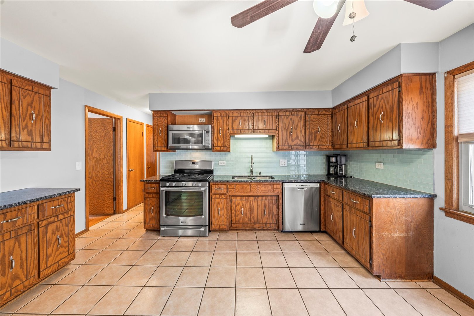 8423 W Wilson Avenue, Chicago, IL 60656