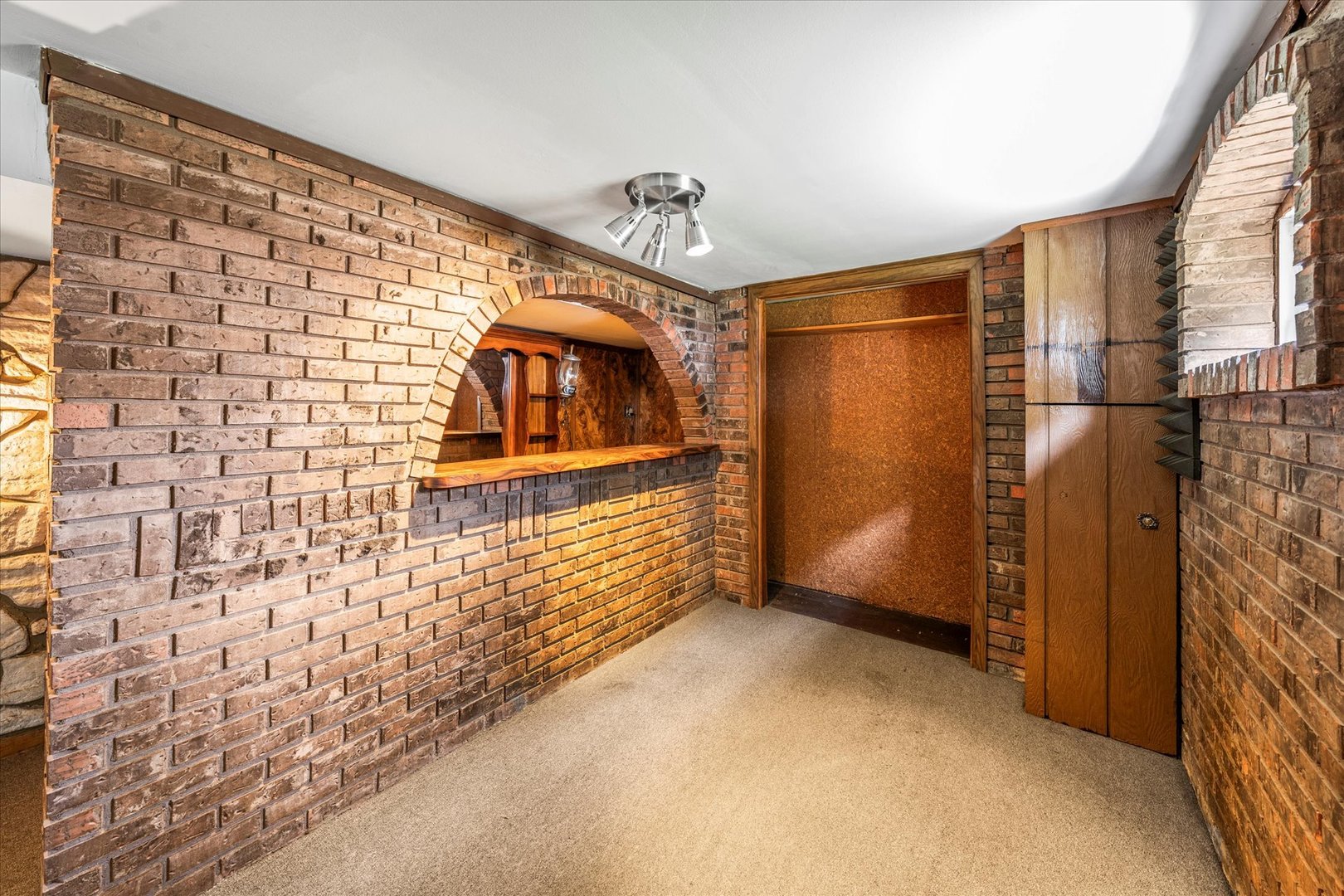 8423 W Wilson Avenue, Chicago, IL 60656