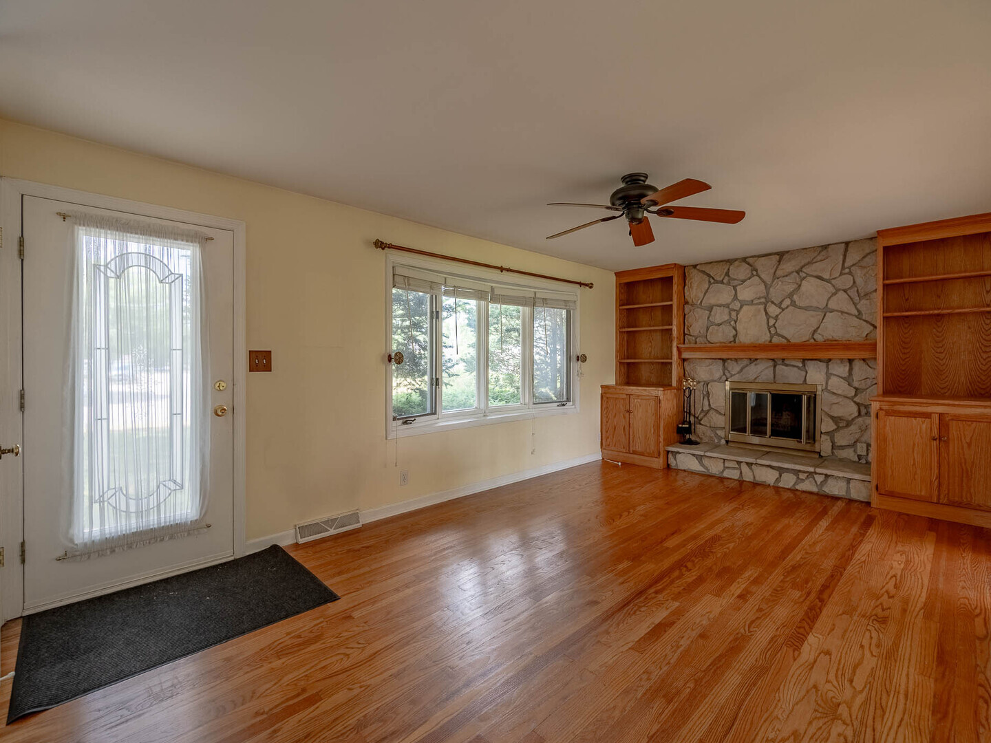 136 Ross Avenue, Cary, IL 60013