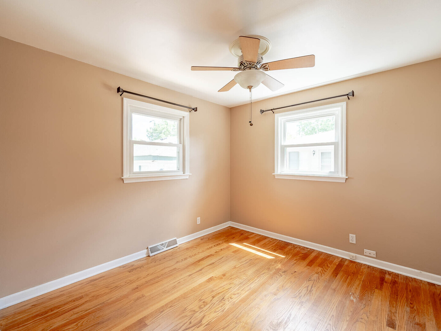 136 Ross Avenue, Cary, IL 60013