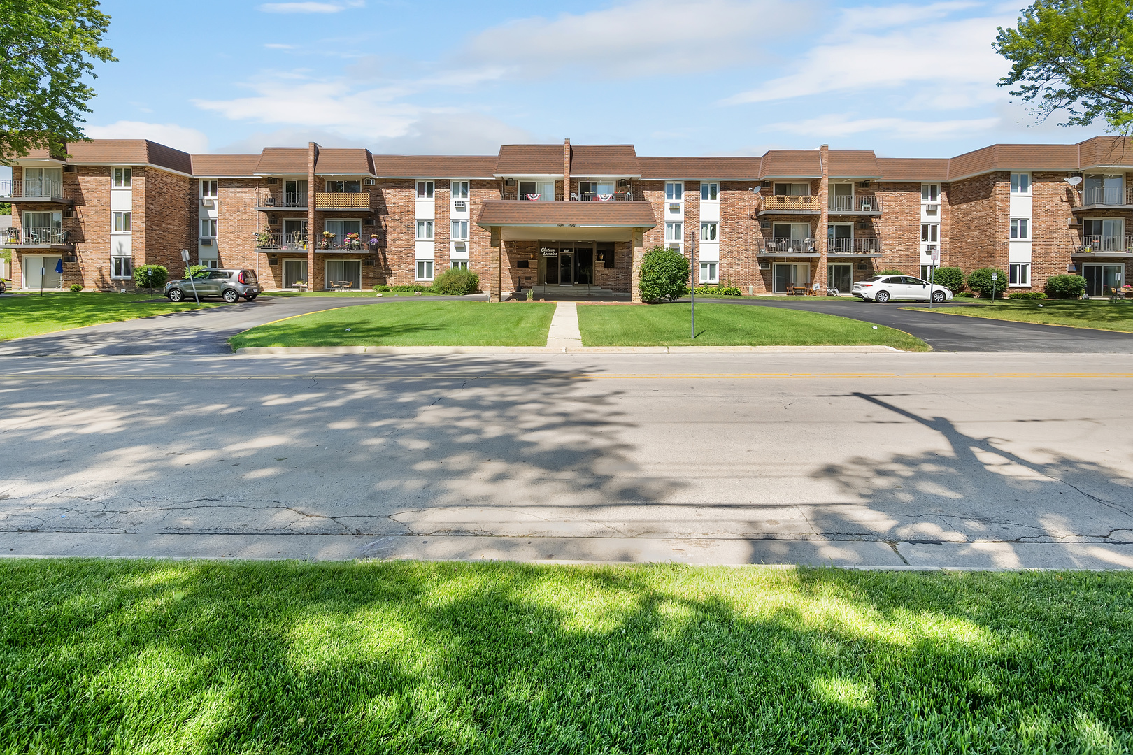 850 Lorraine Road #2M, Wheaton, IL 60187