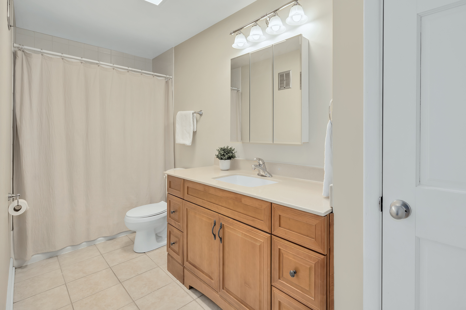 850 Lorraine Road #2M, Wheaton, IL 60187