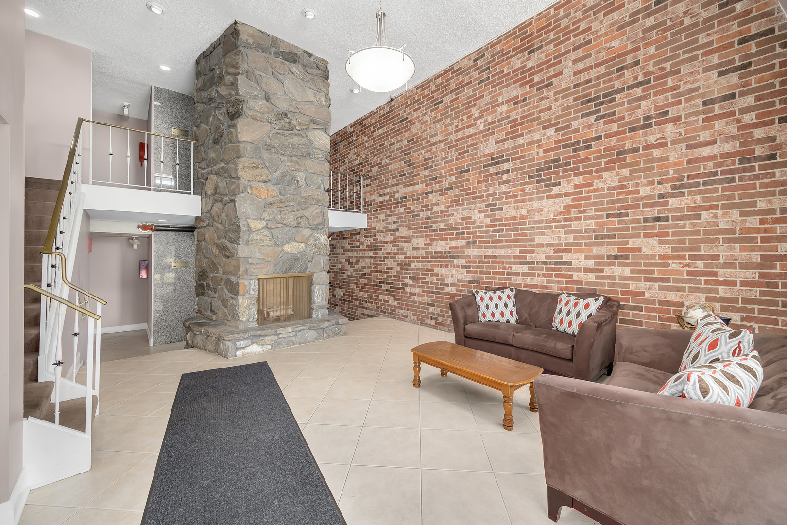 850 Lorraine Road #2M, Wheaton, IL 60187