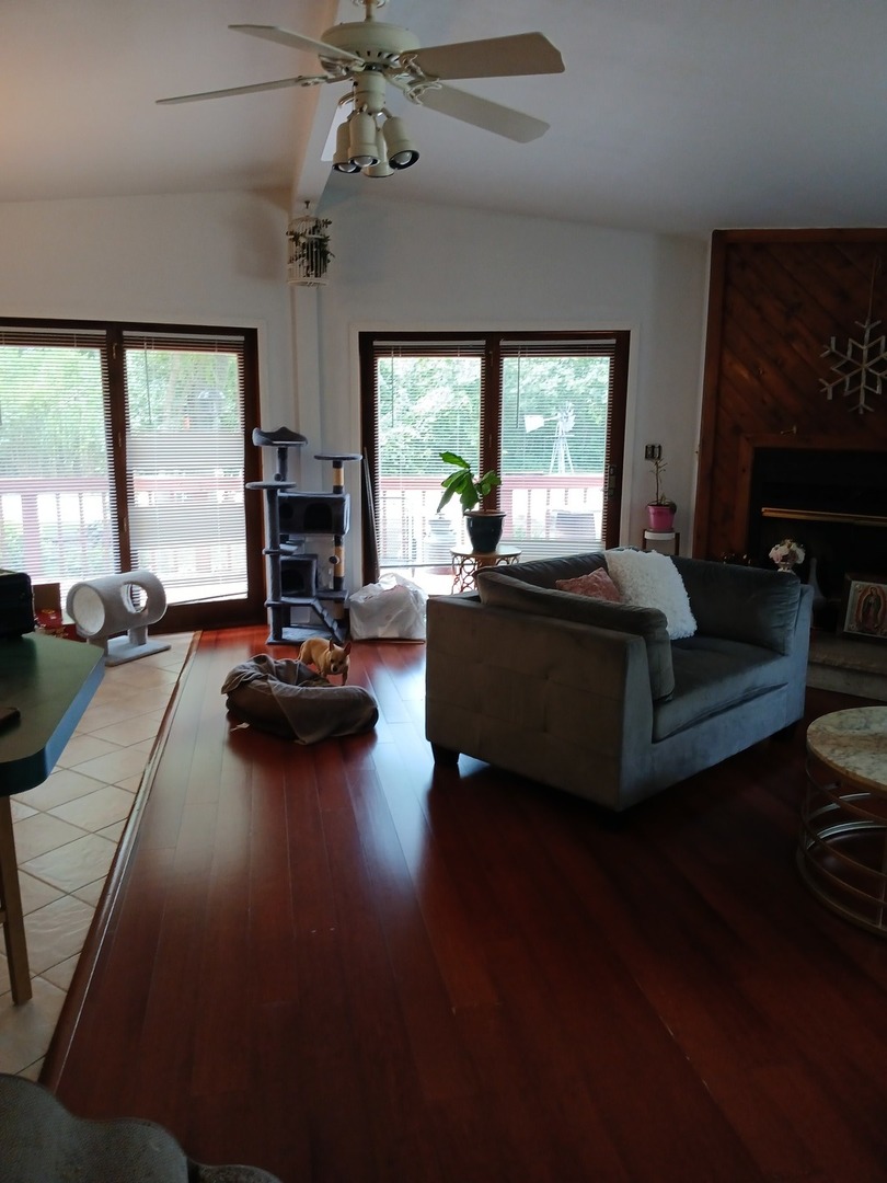 42065 N Beachview Drive, Antioch, IL 60002