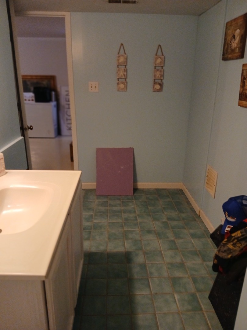 42065 N Beachview Drive, Antioch, IL 60002