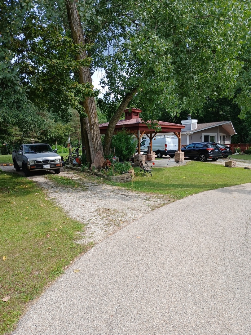 42065 N Beachview Drive, Antioch, IL 60002