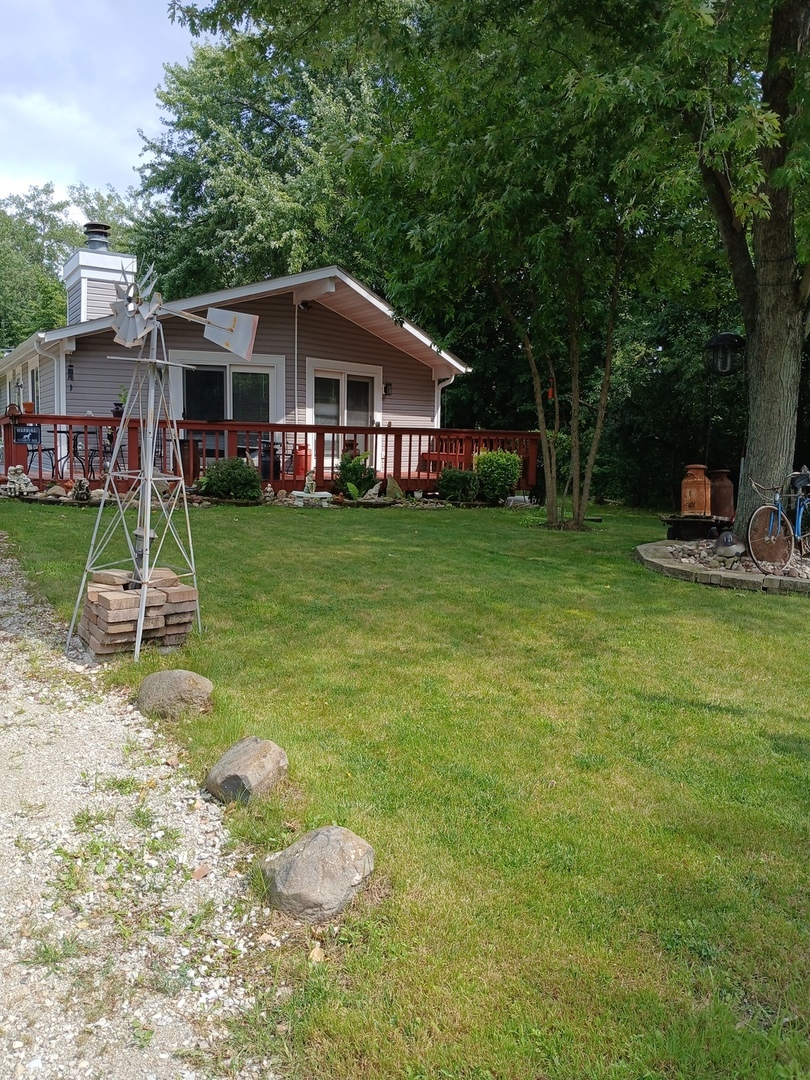 42065 N Beachview Drive, Antioch, IL 60002