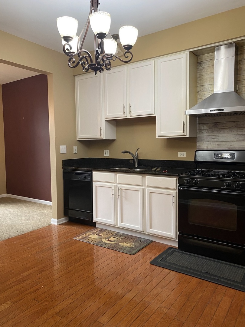 2824 White Thorn Circle, Naperville, IL 60564