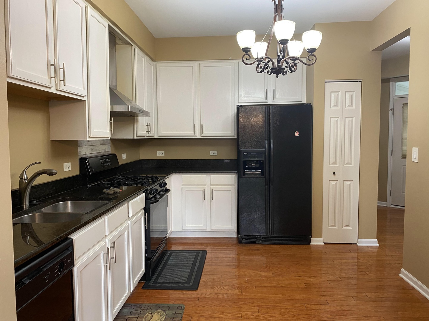 2824 White Thorn Circle, Naperville, IL 60564