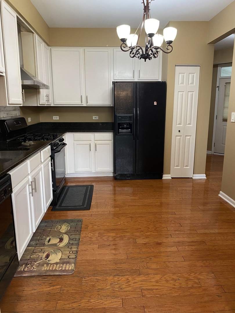 2824 White Thorn Circle, Naperville, IL 60564