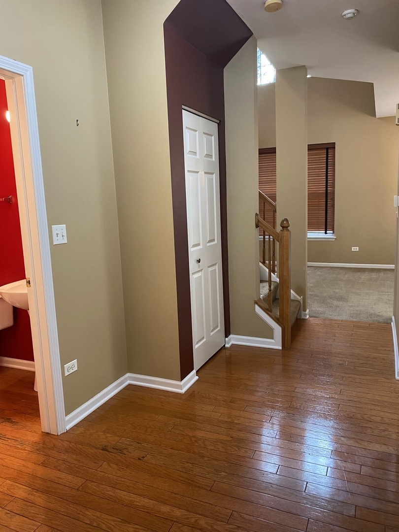 2824 White Thorn Circle, Naperville, IL 60564