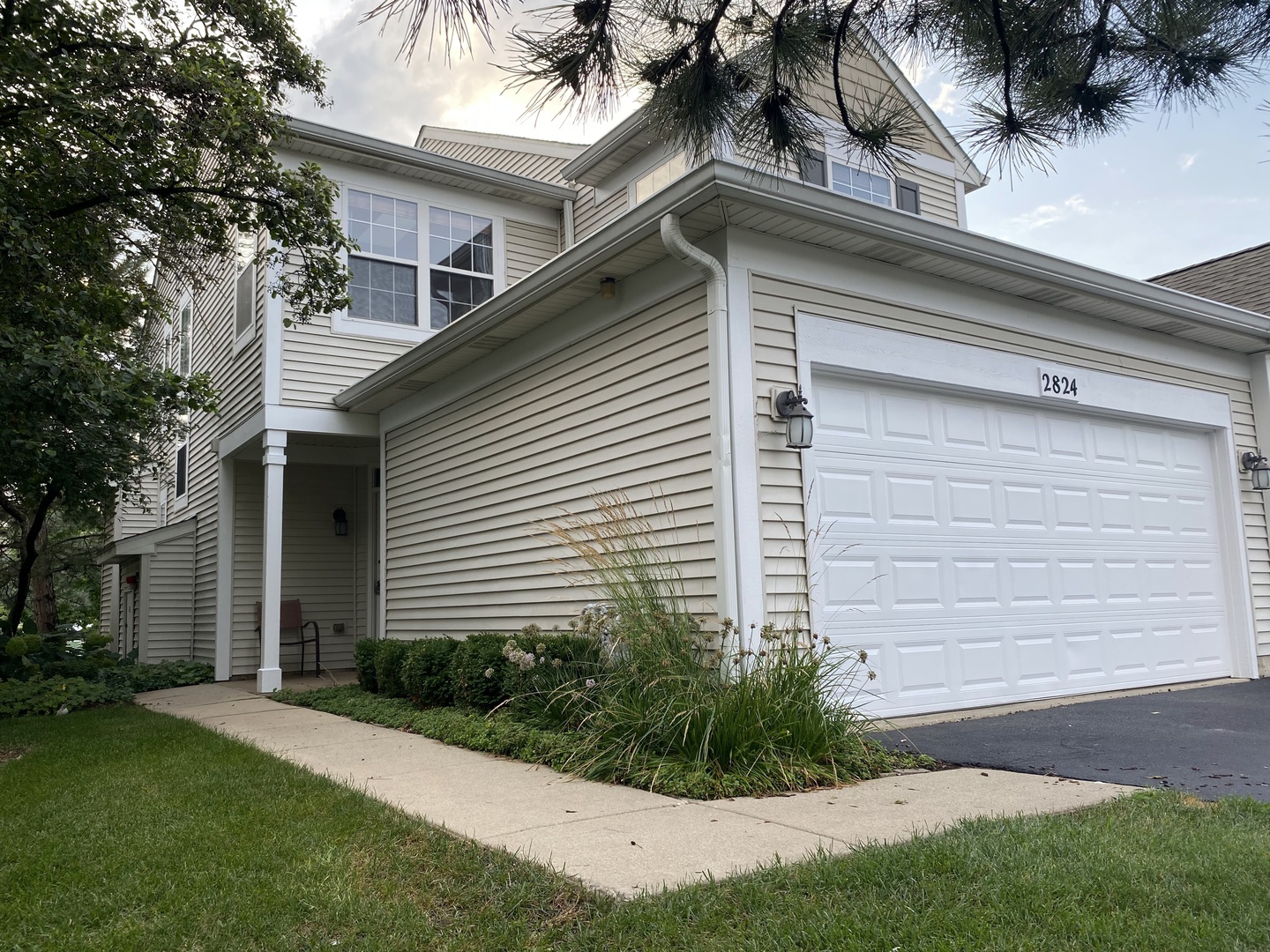 2824 White Thorn Circle, Naperville, IL 60564