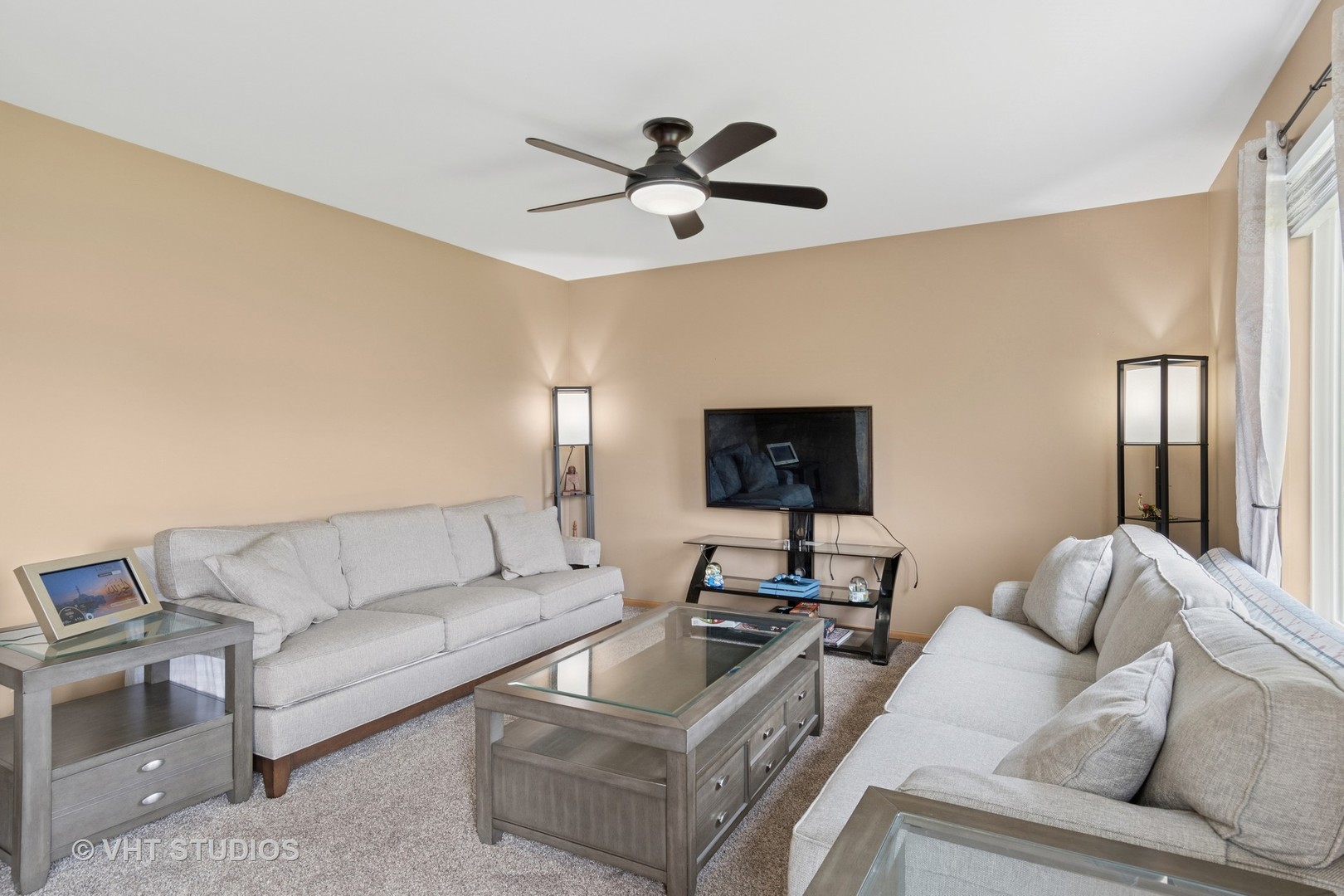 2477 Smithfield Court, Aurora, IL 60503