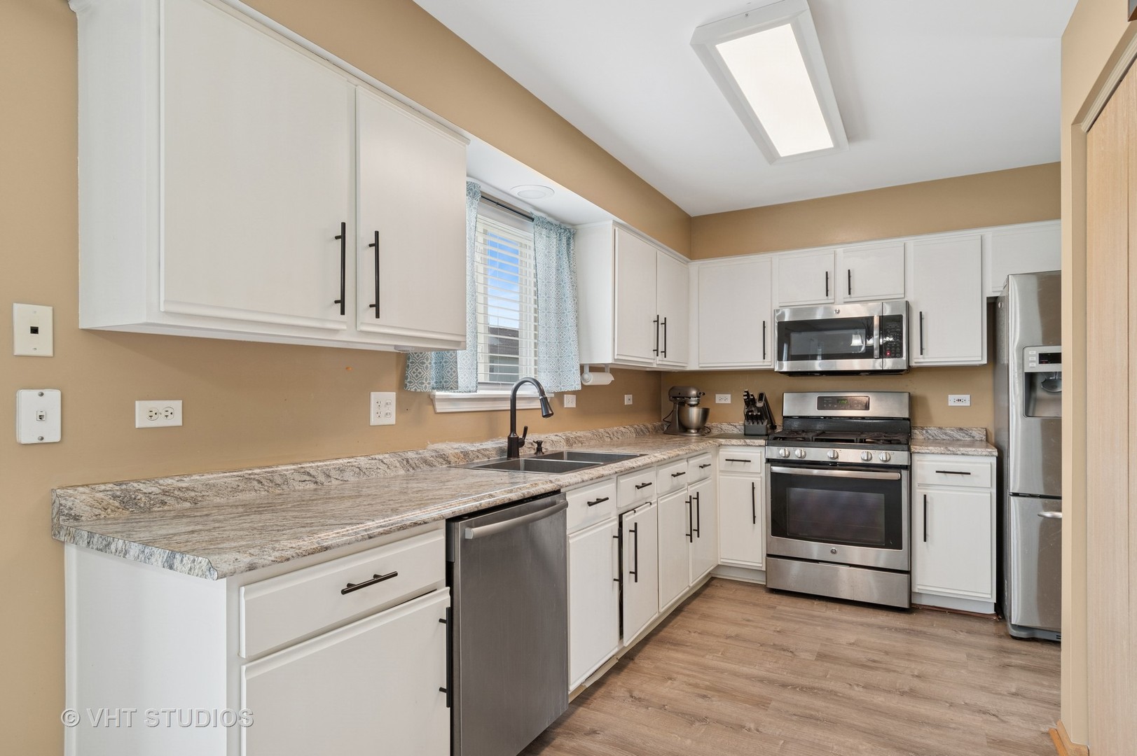 2477 Smithfield Court, Aurora, IL 60503
