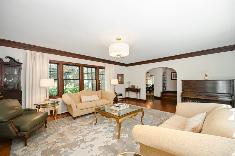 843 Crescent Boulevard, Glen Ellyn, IL 60137